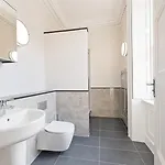 Henrietta Centre * Дублин