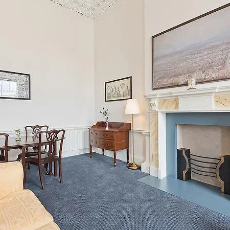 Henrietta Centre Dublino