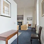 Henrietta Centre Apartment *