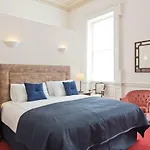 Henrietta Centre Apartment