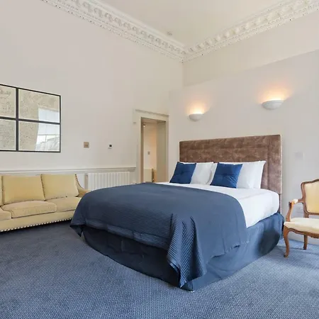 Henrietta Centre Apartman *