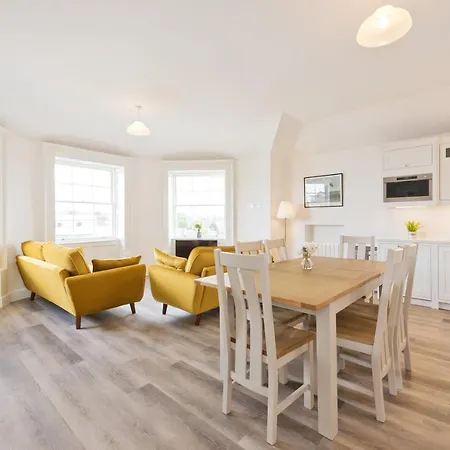Henrietta Centre Apartman *