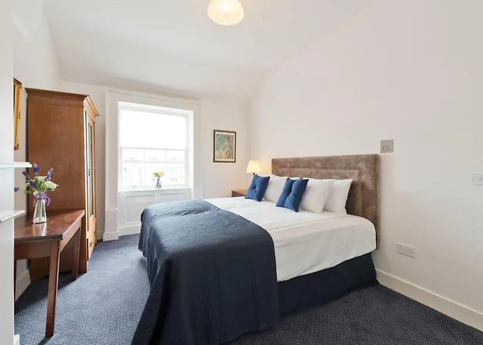 Henrietta Centre Apartament