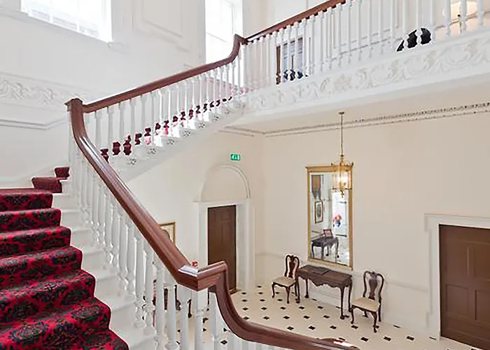 Henrietta Centre Apartment