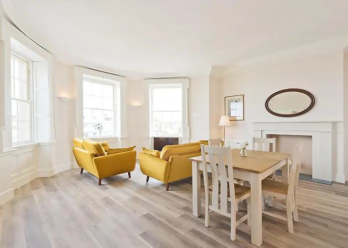 Henrietta Centre Apartment