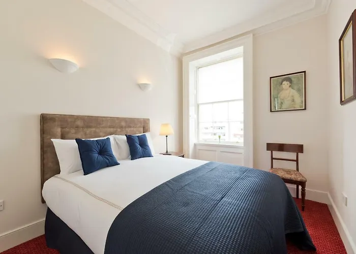 Henrietta Centre Apartment *