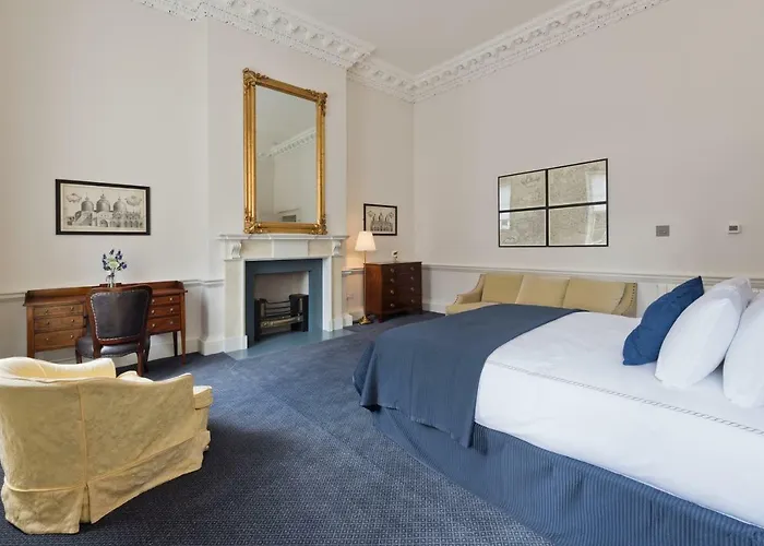 Daire Henrietta Centre