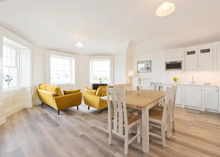 Henrietta Centre Daire *